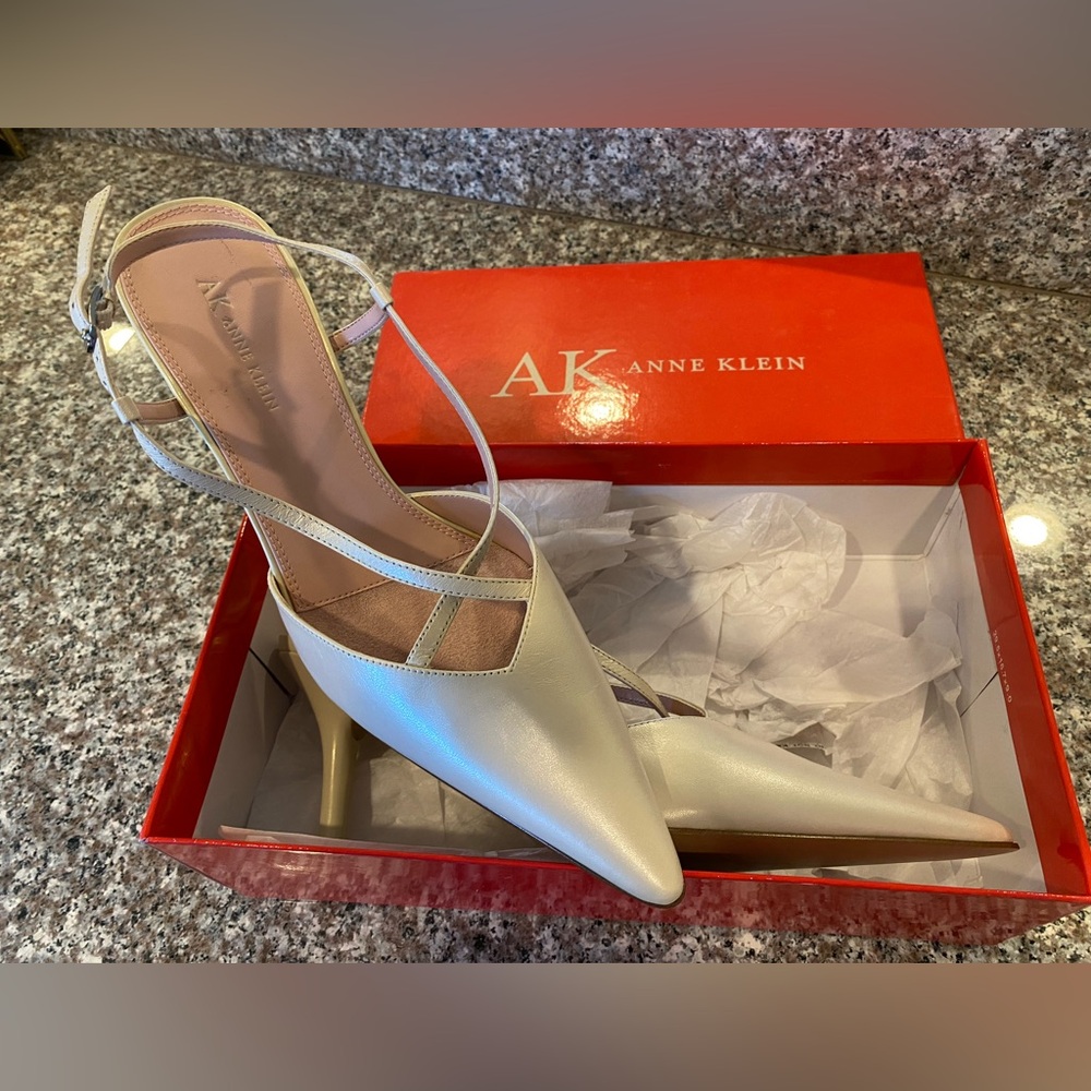 Elegant Ann Klein mid heel Pump